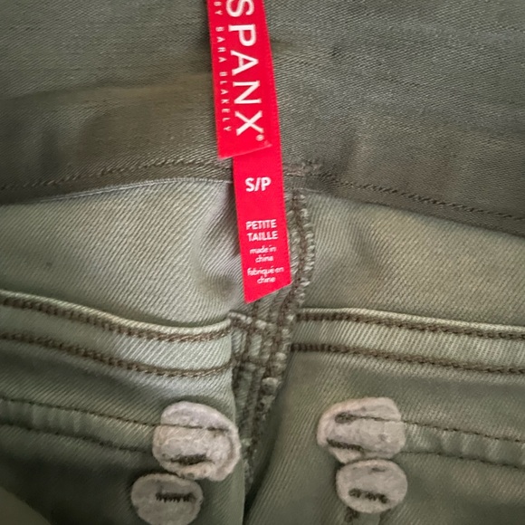 Spanx size small petite cargo skinny pants. Olive/military green. - Picture 4 of 4